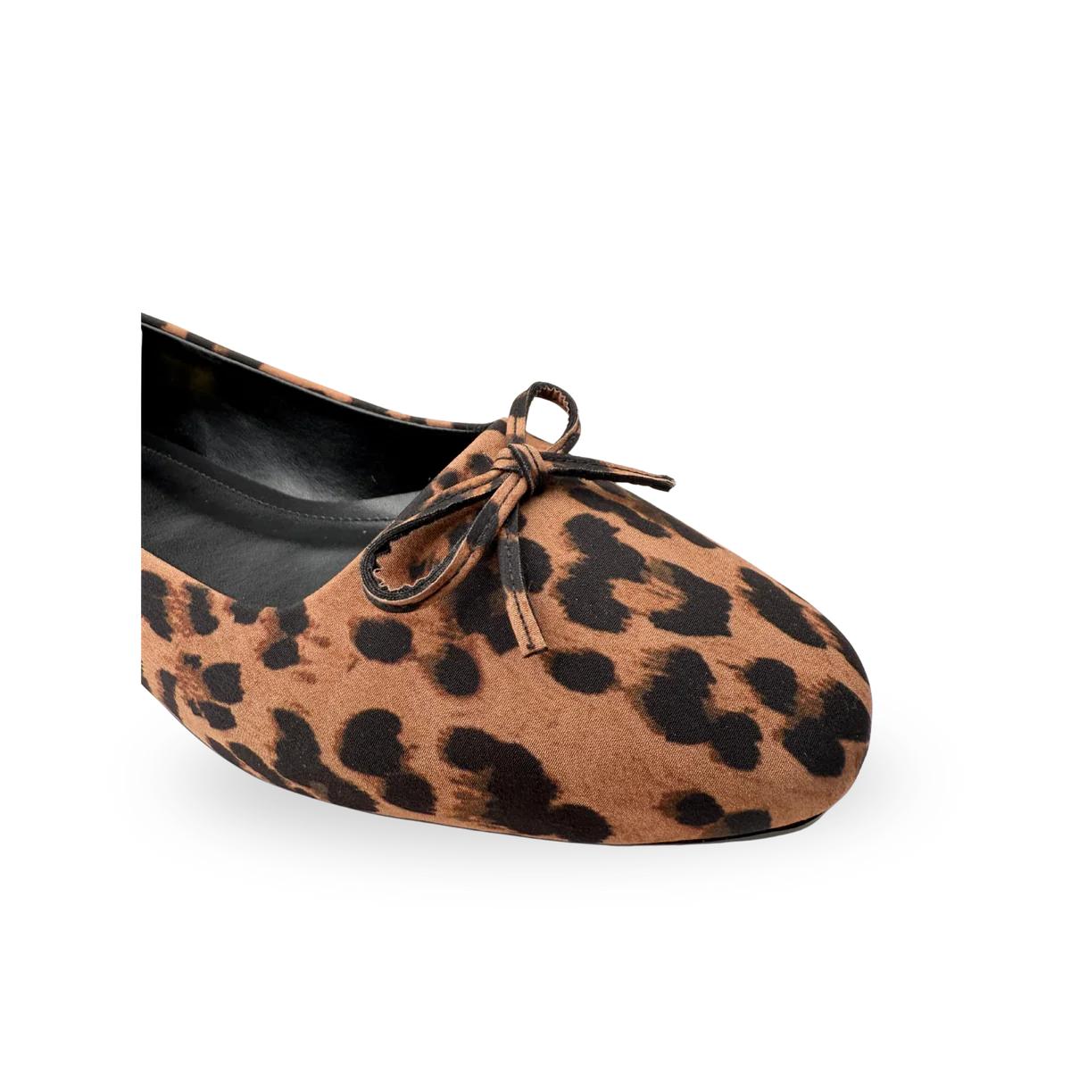Serena Kadın Büyük Numara (40-41-42-43) Model Fiyonklu Leopar Desenli Babet Siyah