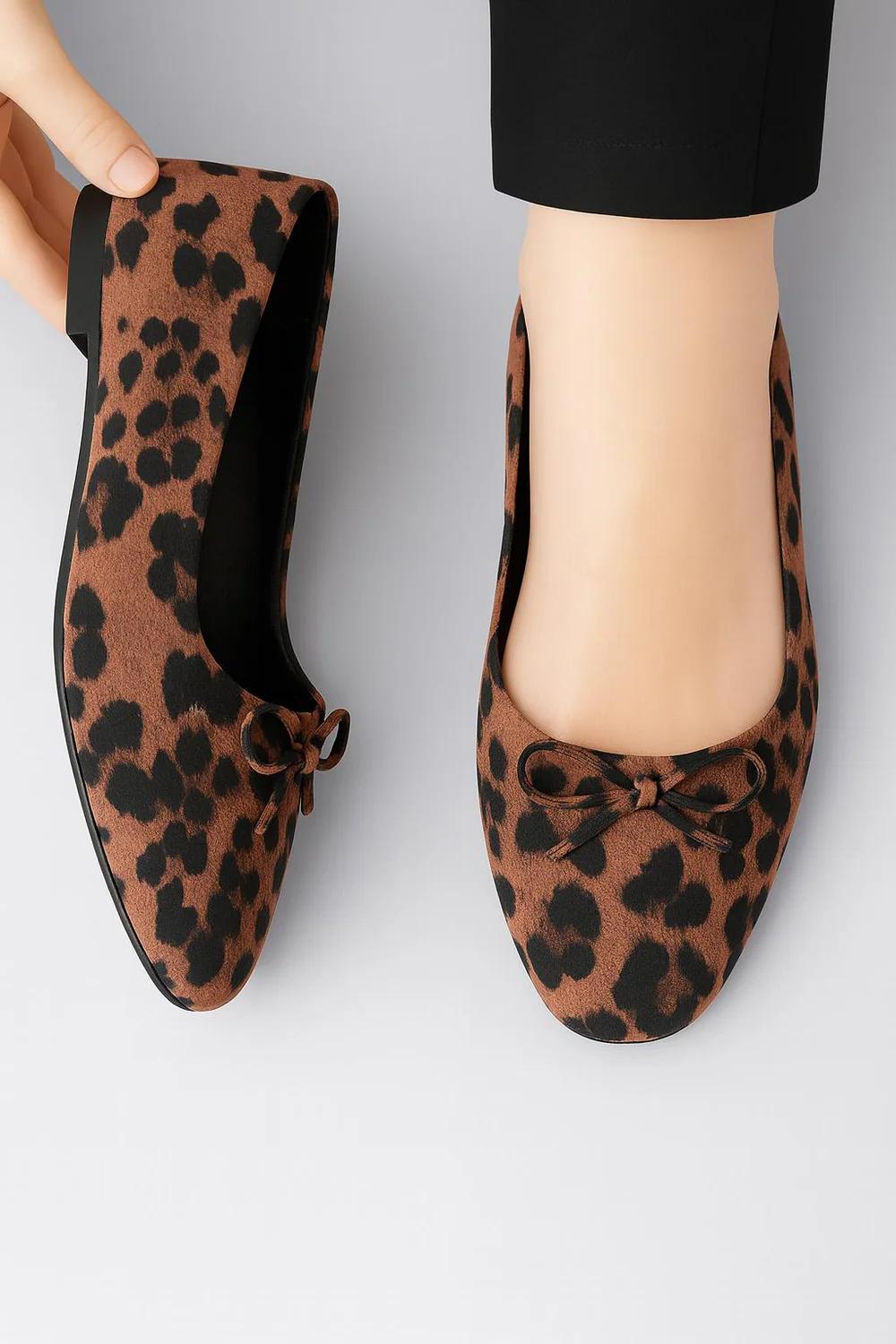 Serena Kadın Büyük Numara (40-41-42-43) Model Fiyonklu Leopar Desenli Babet Siyah